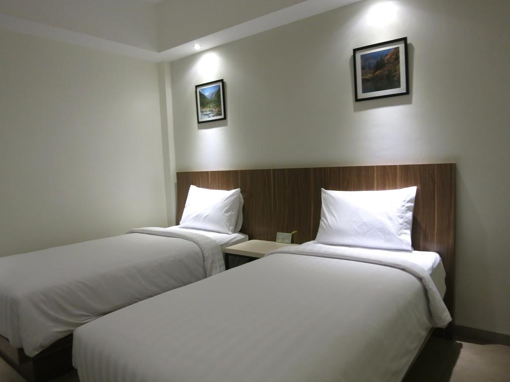 Hart Hotel Arjuna Mataram Habitación foto